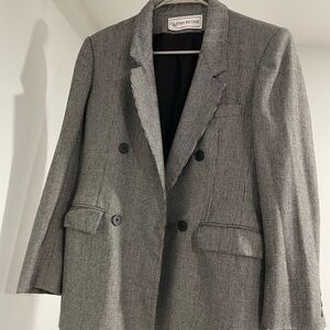 Classic Grey Wool Sport Coat with Notched Lapel and Structured Tailoring